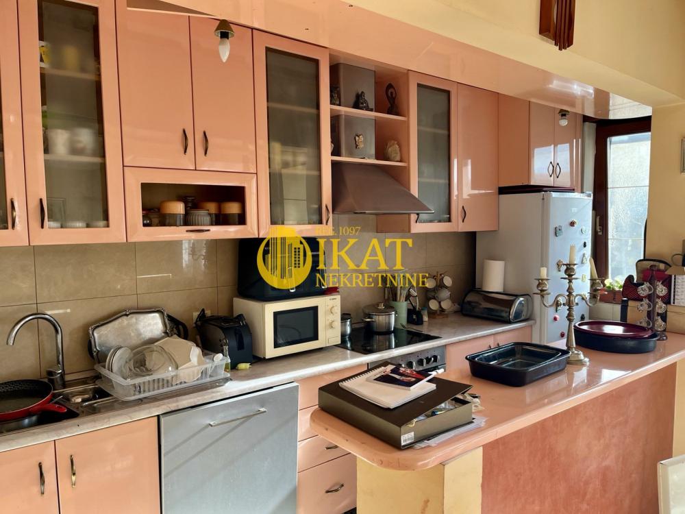 Stan na prodaju u Beogradu, Đeram pijaca, cetvorosoban, 111m2, cena 400000 evra