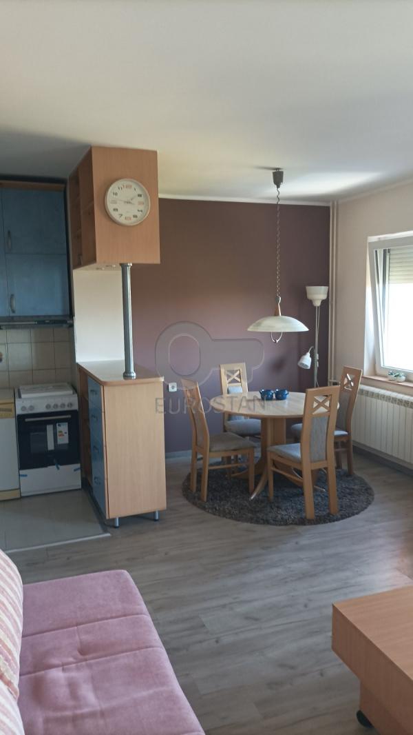 Stan na prodaju u Beogradu, Rakovica, jednoiposoban, 43m2, cena 118000 evra