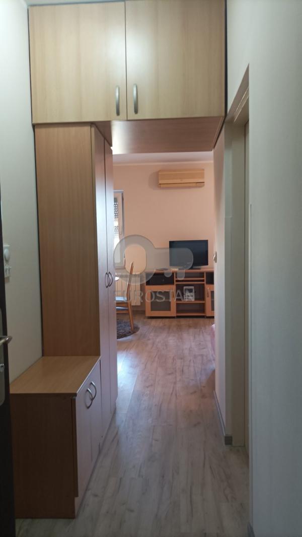 Stan na prodaju u Beogradu, Rakovica, jednoiposoban, 43m2, cena 118000 evra