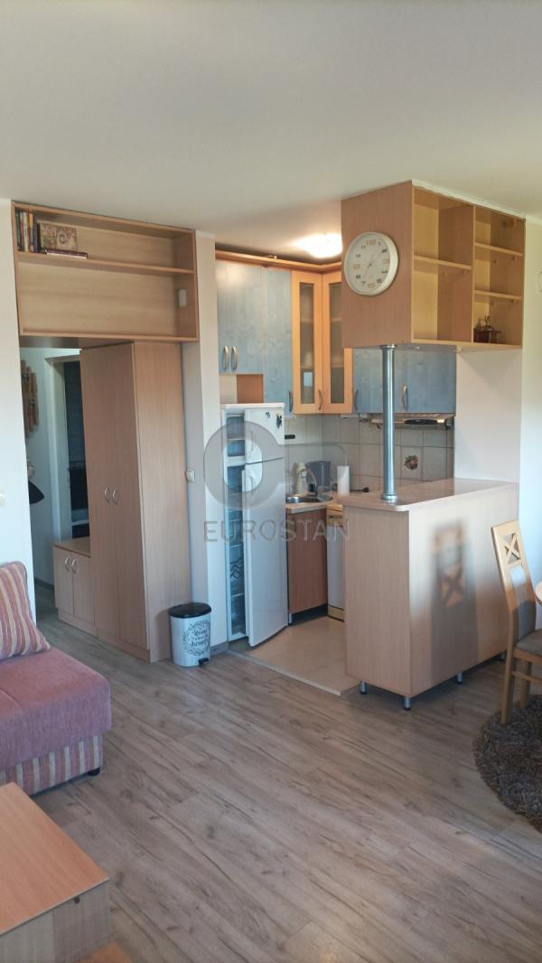 Stan na prodaju u Beogradu, Rakovica, jednoiposoban, 43m2, cena 118000 evra