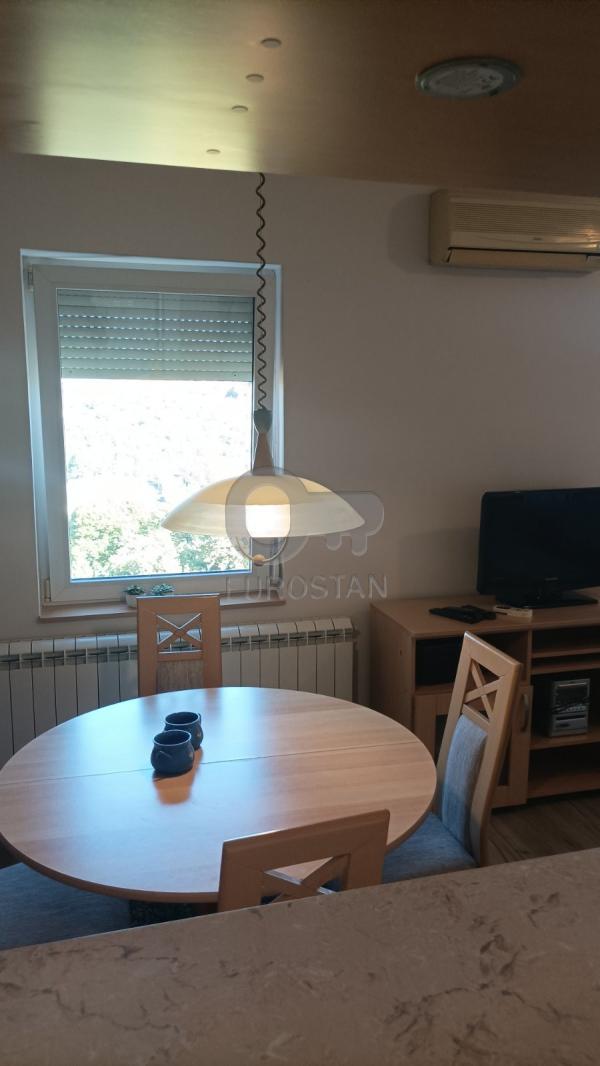 Stan na prodaju u Beogradu, Rakovica, jednoiposoban, 43m2, cena 118000 evra