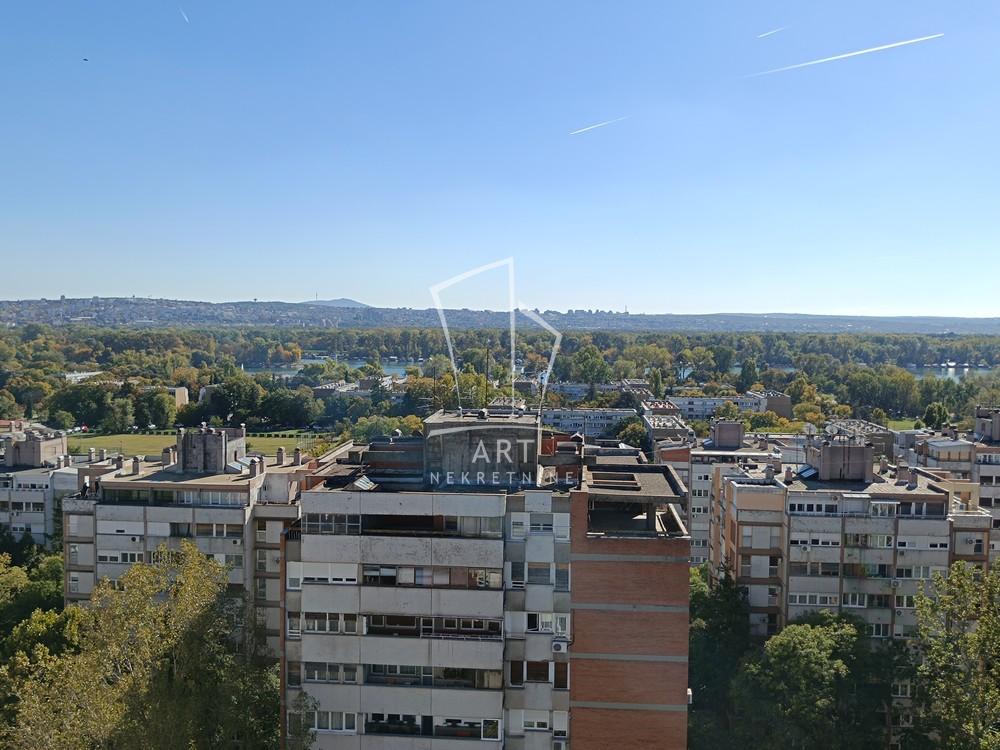 Stan na prodaju u Beogradu, Novi Beograd blok 45 (TC Enjub), trosoban, 64m2, cena 180000 evra