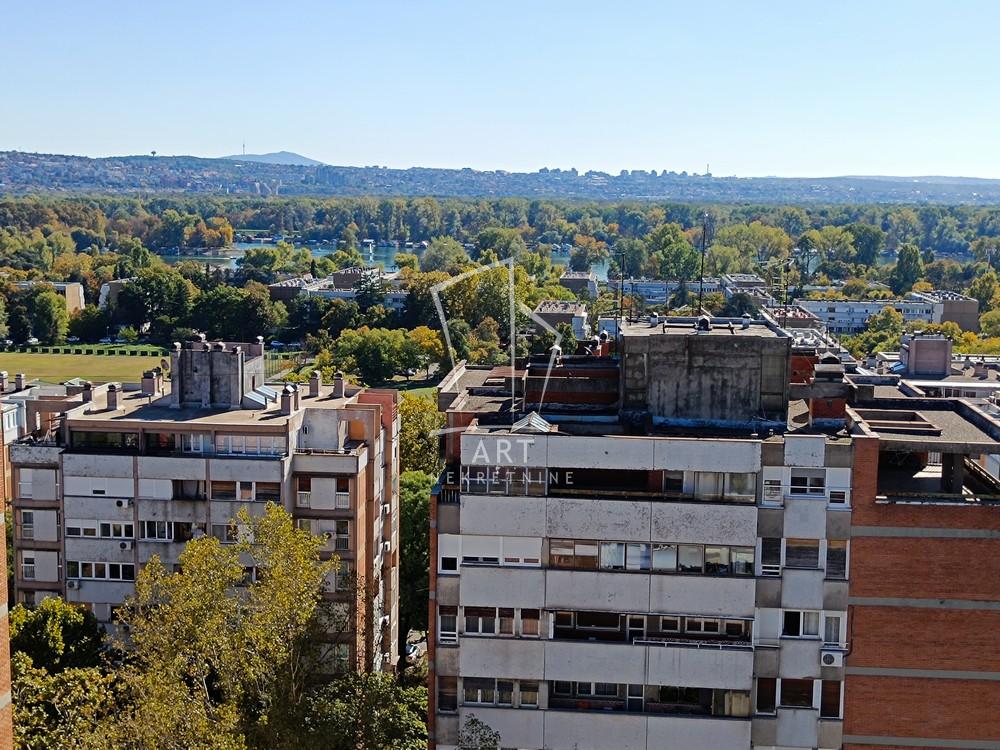 Stan na prodaju u Beogradu, Novi Beograd blok 45 (TC Enjub), trosoban, 64m2, cena 180000 evra