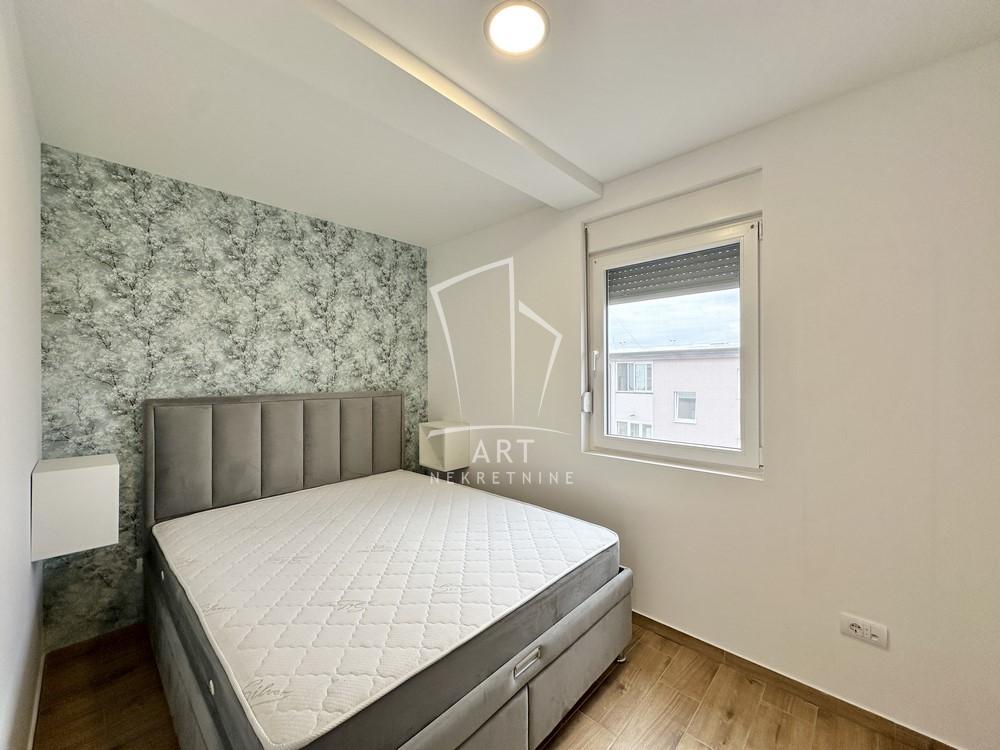 Stan na prodaju u Beogradu, Novi Beograd, dvoiposoban, 58m2, cena 155000 evra