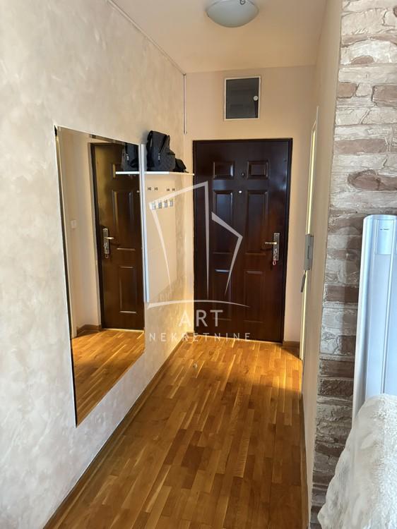 Stan na prodaju u Beogradu, Cvetanova ćuprija, cetvorosoban, 104m2, cena 225000 evra