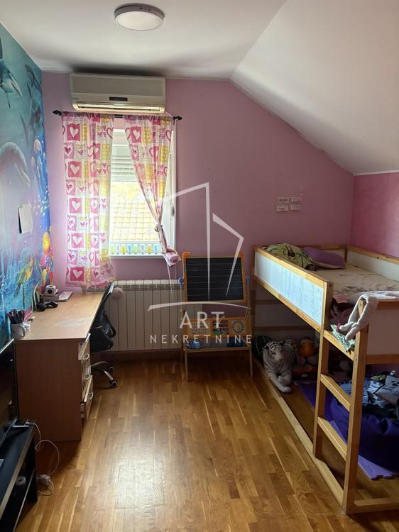 Stan na prodaju u Beogradu, Cvetanova ćuprija, cetvorosoban, 104m2, cena 225000 evra