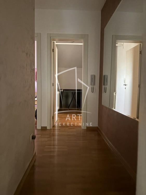 Stan na prodaju u Beogradu, Cvetanova ćuprija, cetvorosoban, 104m2, cena 225000 evra