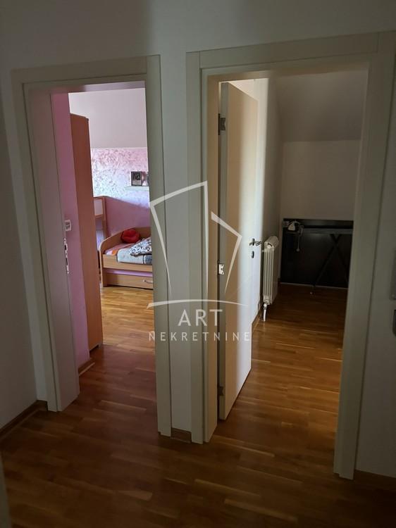 Stan na prodaju u Beogradu, Cvetanova ćuprija, cetvorosoban, 104m2, cena 225000 evra