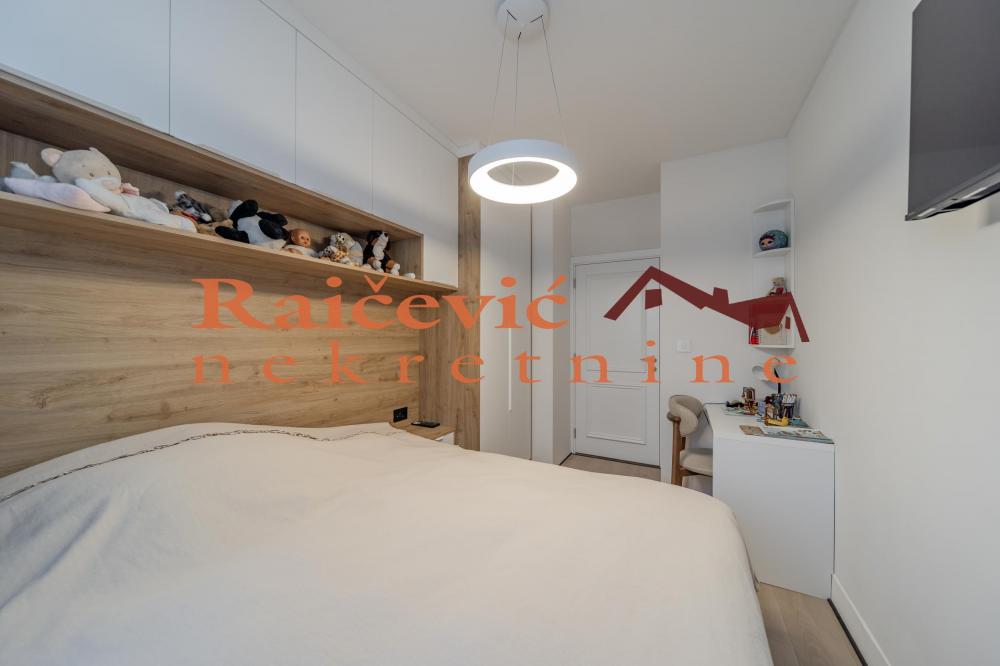 Stan na prodaju u Beogradu, Senjak, trosoban, 78m2, cena 289000 evra