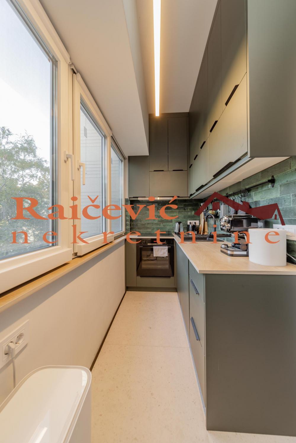 Stan na prodaju u Beogradu, Senjak, trosoban, 78m2, cena 289000 evra