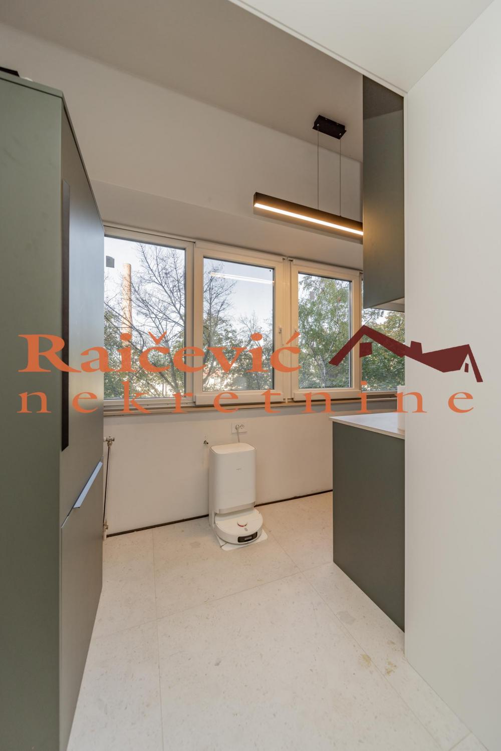 Stan na prodaju u Beogradu, Senjak, trosoban, 78m2, cena 289000 evra