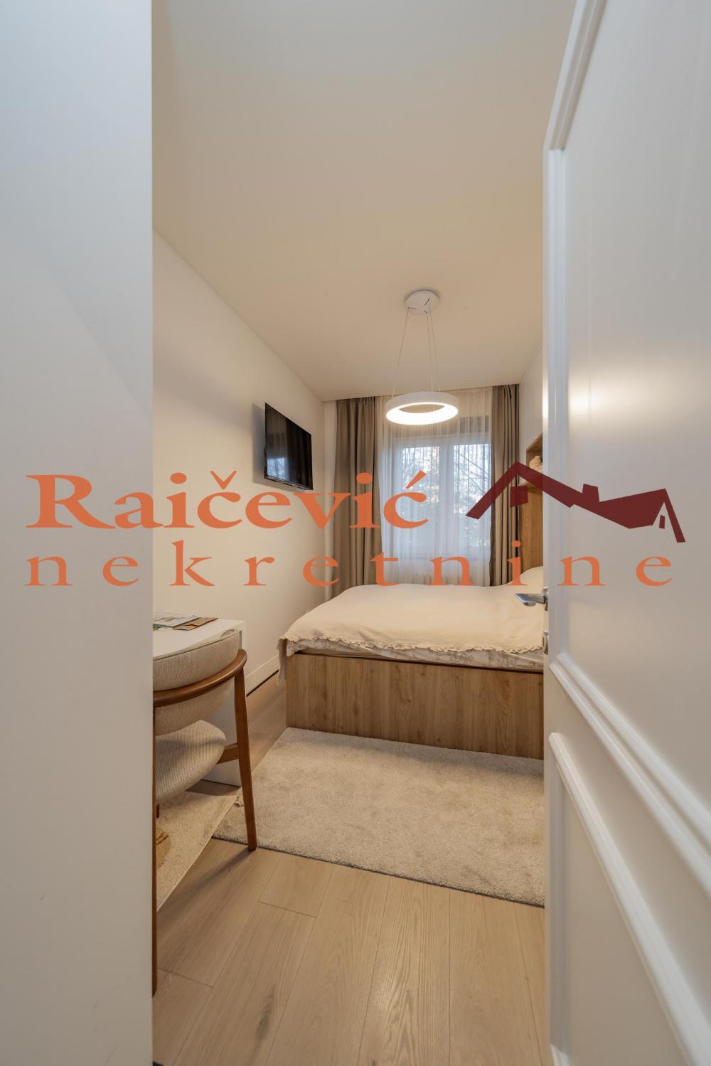 Stan na prodaju u Beogradu, Senjak, trosoban, 78m2, cena 289000 evra