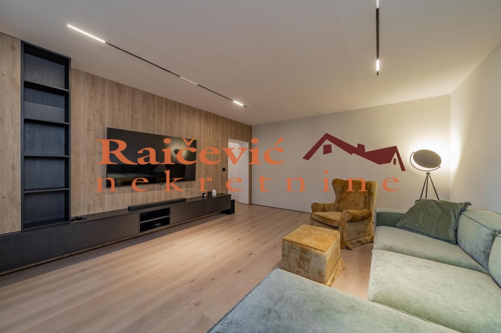 Stan na prodaju u Beogradu, Senjak, trosoban, 78m2, cena 289000 evra