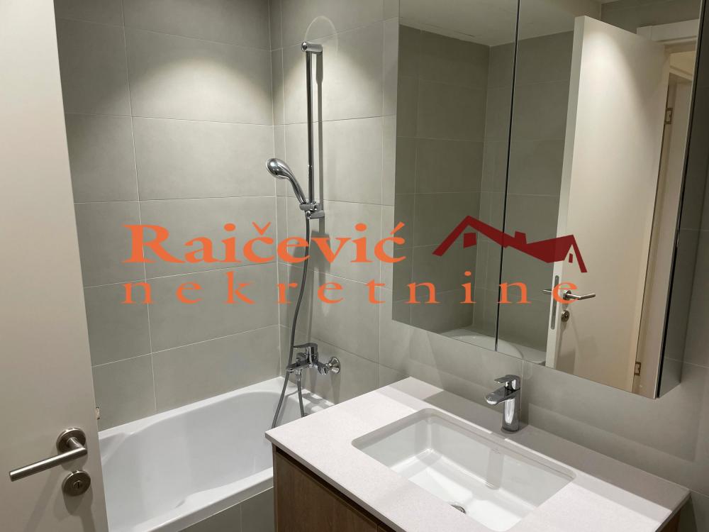 Stan na prodaju u Beogradu, Beograd na vodi, trosoban, 83m2, cena 375000 evra