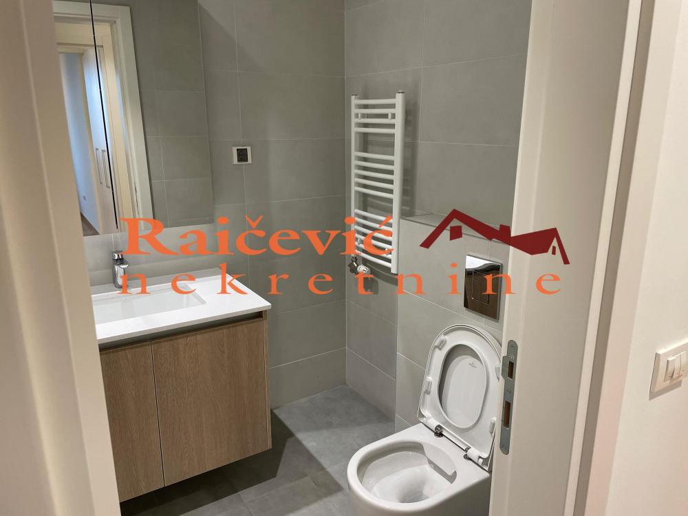 Stan na prodaju u Beogradu, Beograd na vodi, trosoban, 83m2, cena 375000 evra