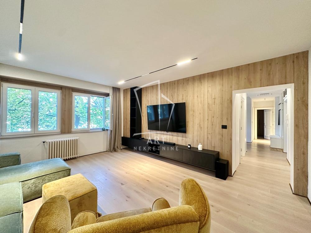 Stan na prodaju u Beogradu, Senjak, dvoiposoban, 70m2, cena 289000 evra