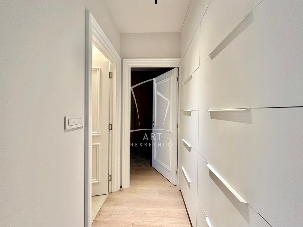 Stan na prodaju u Beogradu, Senjak, dvoiposoban, 70m2, cena 289000 evra