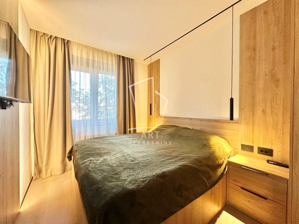 Stan na prodaju u Beogradu, Senjak, dvoiposoban, 70m2, cena 289000 evra