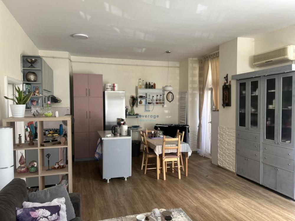 Stan na prodaju u Beogradu, Karaburma, dvoiposoban, 66m2, cena 163000 evra