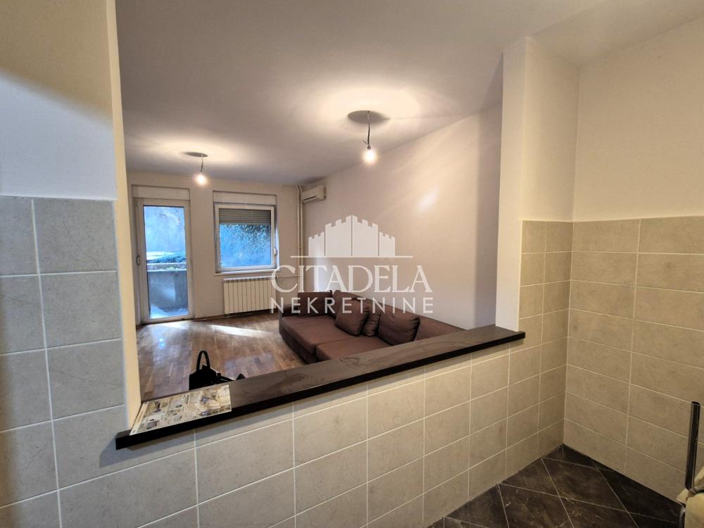 Stan na prodaju u Beogradu, Vračar (Hram), trosoban, 74m2, cena 223000 evra