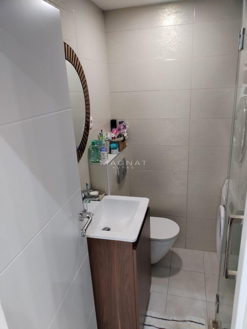 Stan na prodaju u Beogradu, Đeram pijaca, dvoiposoban, 64m2, cena 265000 evra