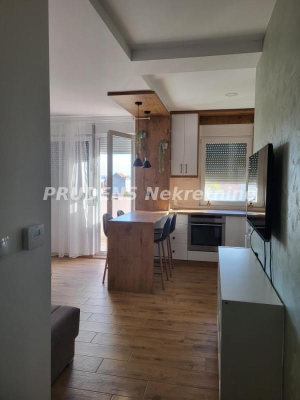 Stan na prodaju u Beogradu, Ledine, dvoiposoban, 58m2, cena 155000 evra