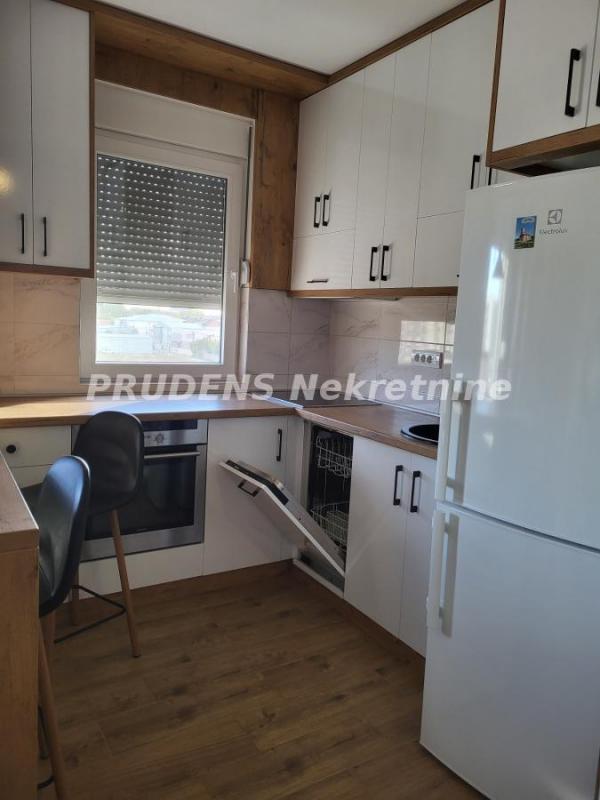 Stan na prodaju u Beogradu, Ledine, dvoiposoban, 58m2, cena 155000 evra