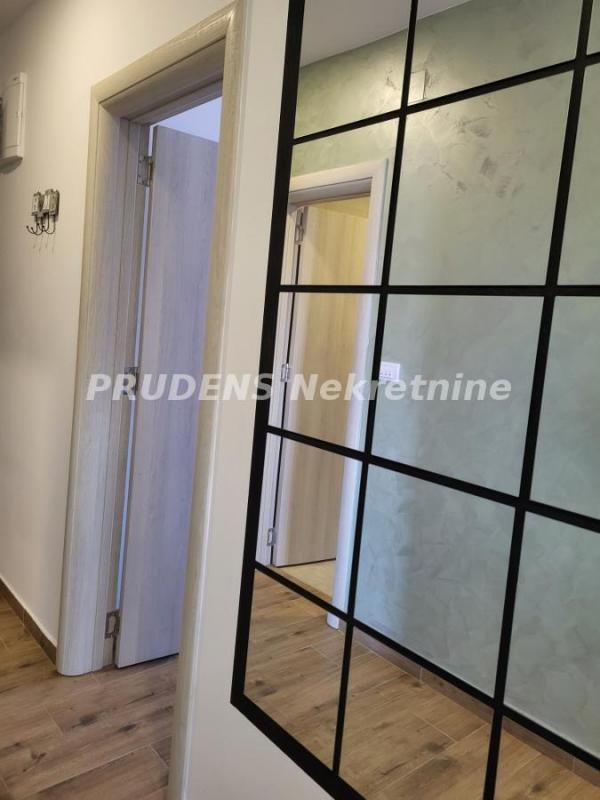 Stan na prodaju u Beogradu, Ledine, dvoiposoban, 58m2, cena 155000 evra