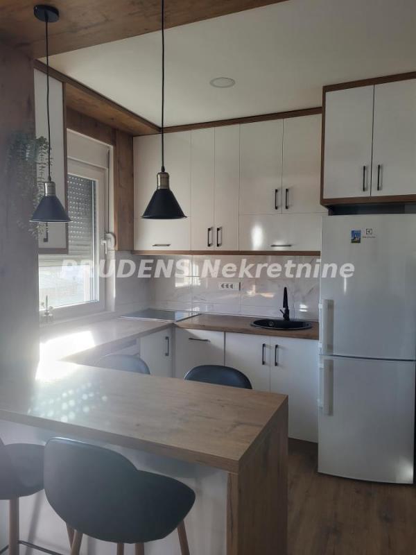 Stan na prodaju u Beogradu, Ledine, dvoiposoban, 58m2, cena 155000 evra