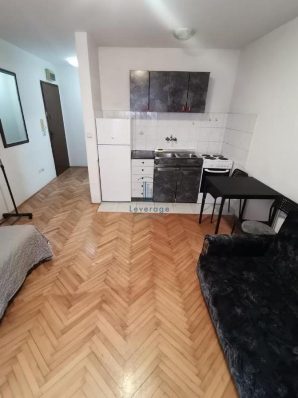 Stan na prodaju u Beogradu, Karaburma, jednosoban, 23m2, cena 72000 evra