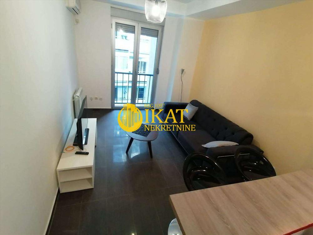 Stan na prodaju u Beogradu, Kalenić pijaca, jednoiposoban, 32m2, cena 176000 evra