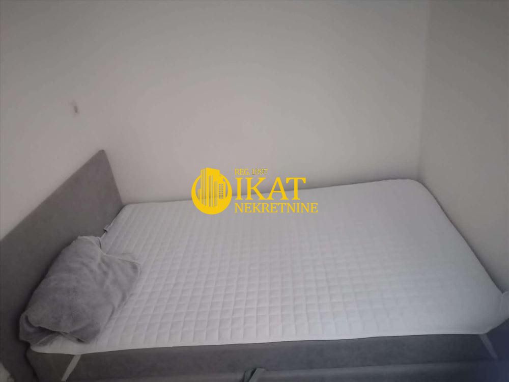 Stan na prodaju u Beogradu, Kalenić pijaca, jednoiposoban, 32m2, cena 176000 evra