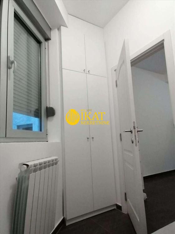 Stan na prodaju u Beogradu, Kalenić pijaca, jednoiposoban, 32m2, cena 176000 evra