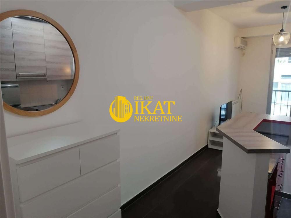 Stan na prodaju u Beogradu, Kalenić pijaca, jednoiposoban, 32m2, cena 176000 evra