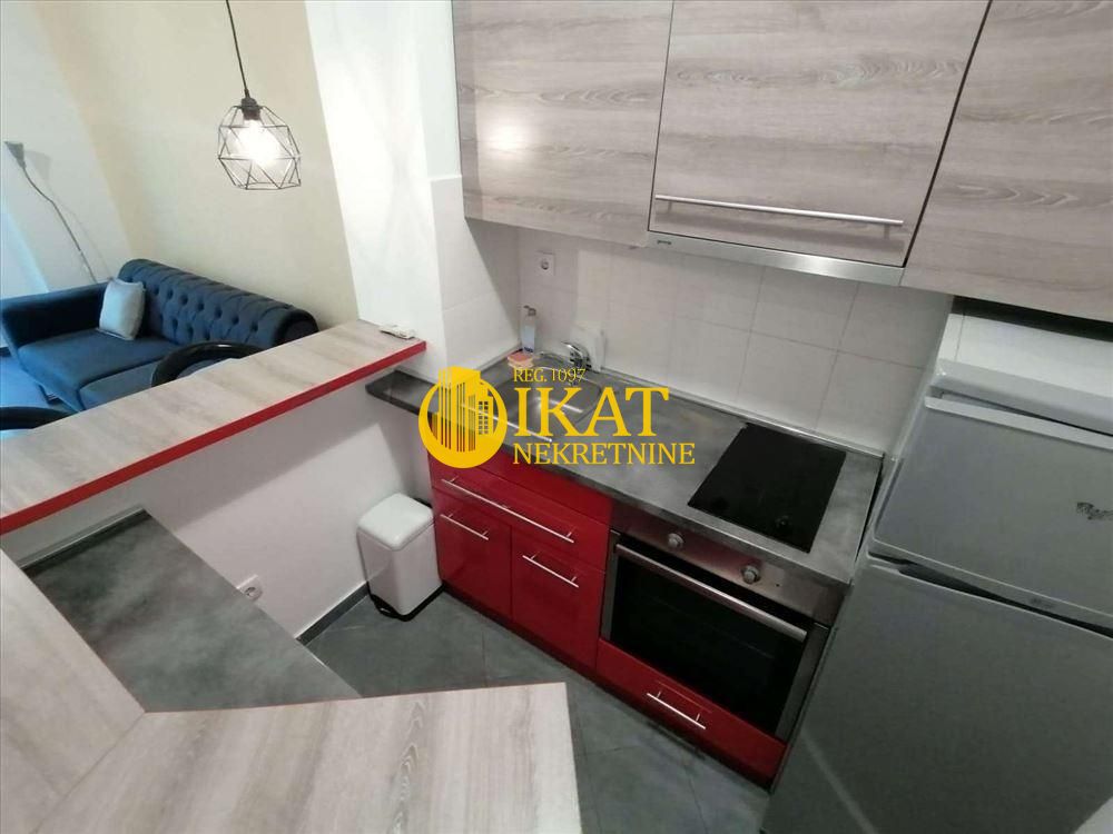 Stan na prodaju u Beogradu, Kalenić pijaca, jednoiposoban, 32m2, cena 176000 evra