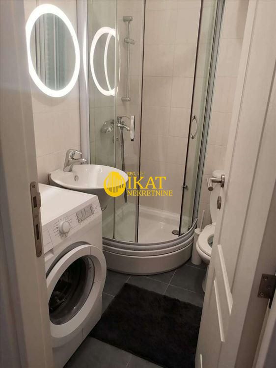 Stan na prodaju u Beogradu, Kalenić pijaca, jednoiposoban, 32m2, cena 176000 evra