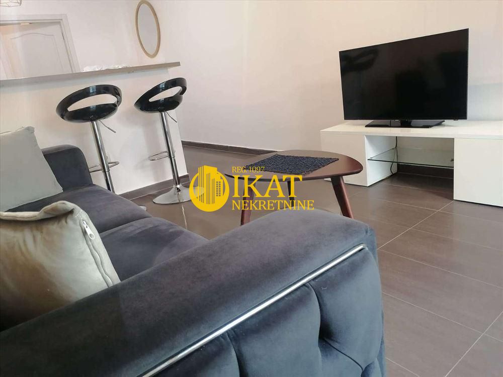 Stan na prodaju u Beogradu, Kalenić pijaca, jednoiposoban, 32m2, cena 176000 evra