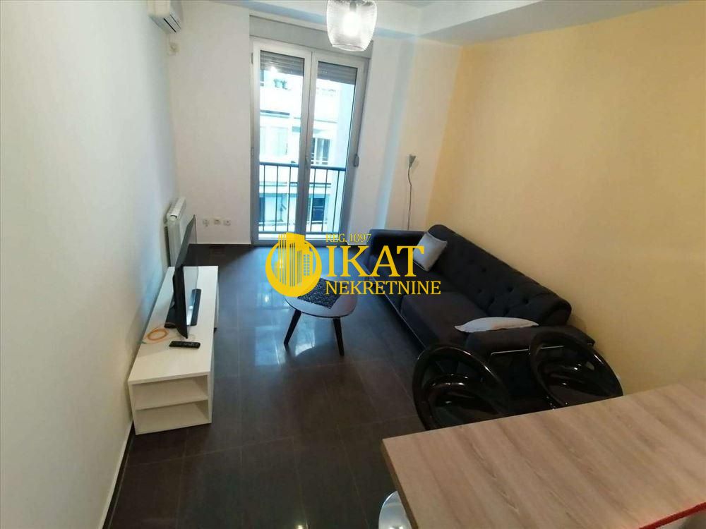 Stan na prodaju u Beogradu, Kalenić pijaca, jednoiposoban, 32m2, cena 176000 evra