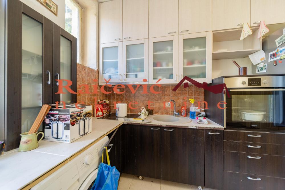 Stan na prodaju u Beogradu, Zemun, trosoban, 74m2, cena 199000 evra