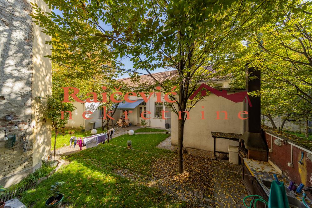 Stan na prodaju u Beogradu, Zemun, trosoban, 74m2, cena 199000 evra