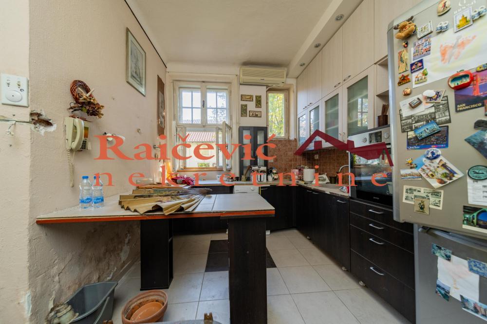 Stan na prodaju u Beogradu, Zemun, trosoban, 74m2, cena 199000 evra