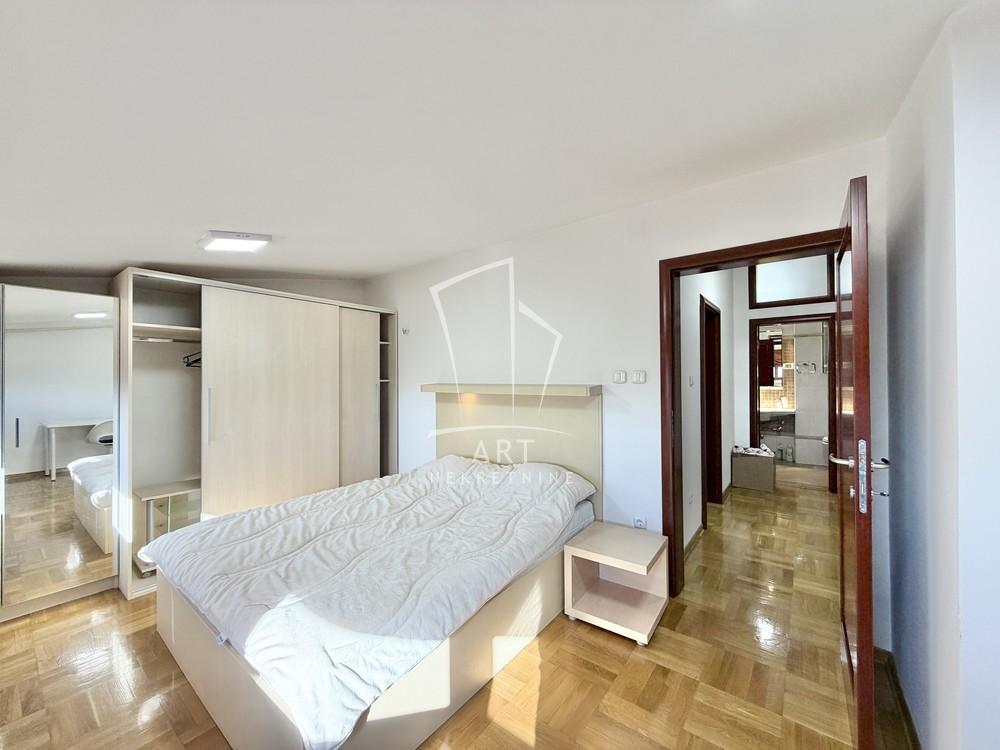 Stan na prodaju u Beogradu, Vračar, trosoban, 84m2, cena 345000 evra