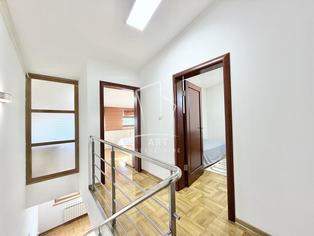 Stan na prodaju u Beogradu, Vračar, trosoban, 84m2, cena 345000 evra