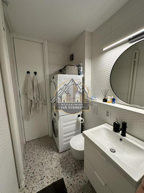 Stan na prodaju u Beogradu, Donji Dorćol, jednoiposoban, 68m2, cena 272000 evra