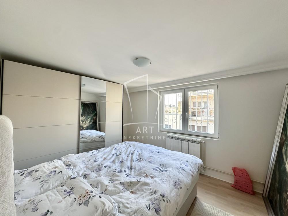 Stan na prodaju u Beogradu, Vračar, trosoban, 76m2, cena 309000 evra