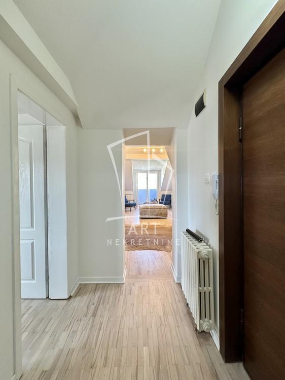 Stan na prodaju u Beogradu, Vračar, trosoban, 76m2, cena 309000 evra