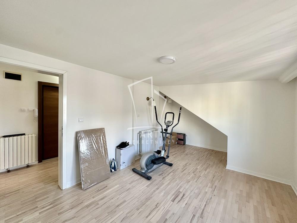 Stan na prodaju u Beogradu, Vračar, trosoban, 76m2, cena 309000 evra