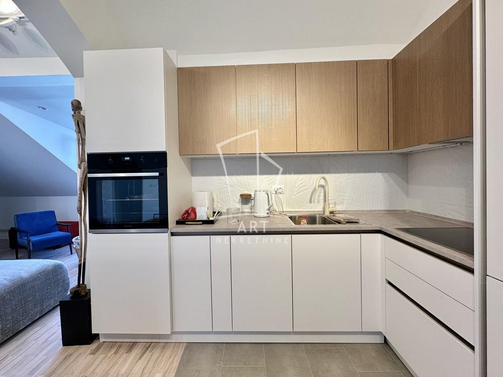 Stan na prodaju u Beogradu, Vračar, trosoban, 76m2, cena 309000 evra