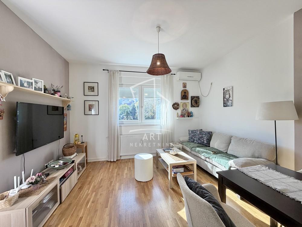 Stan na prodaju u Beogradu, Karaburma, dvoiposoban, 54m2, cena 179000 evra