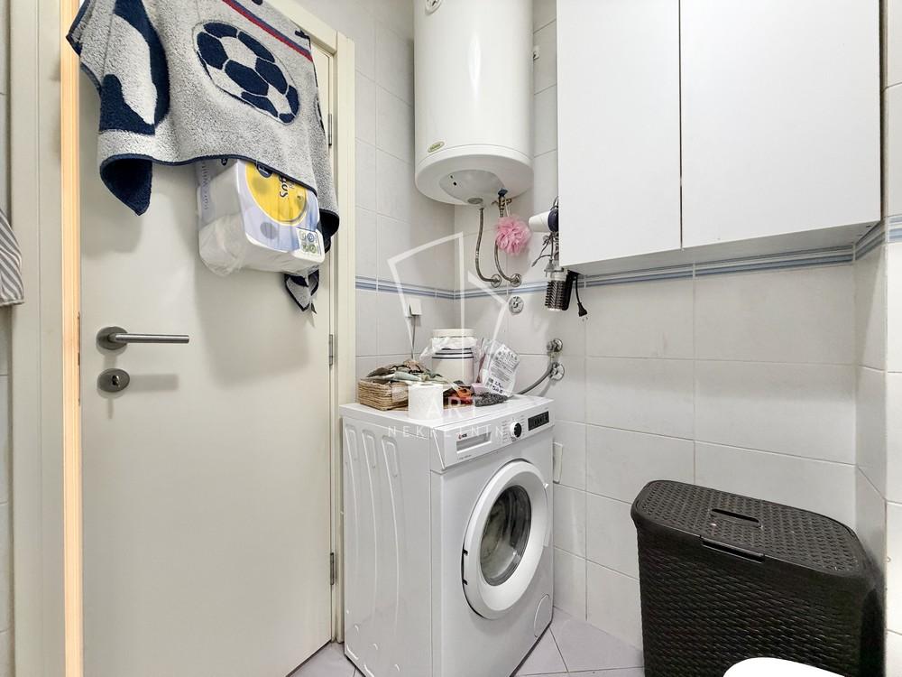 Stan na prodaju u Beogradu, Karaburma, dvoiposoban, 54m2, cena 179000 evra